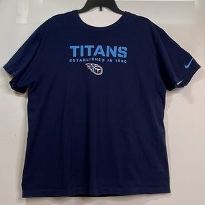 Navy blue Titans XL short sleeve t-shirts